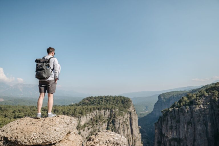 Partir en voyage vers des mondes réinventés : une quête de renouveau ?